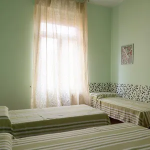 https://dacia-di.italymilanhotels.net